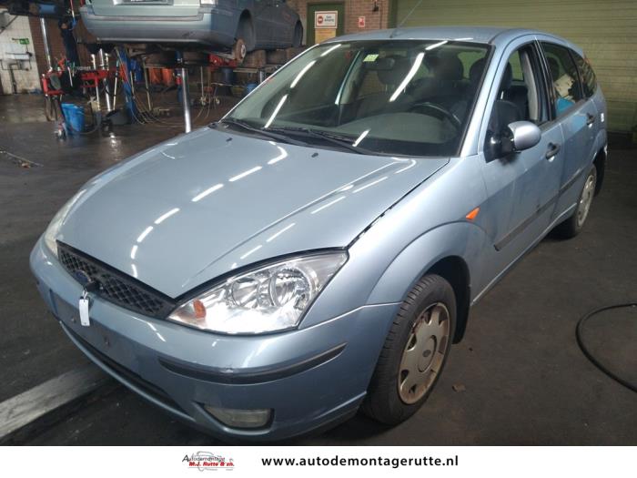 Ford Focus 1 1.6 16V Schrottauto (2003, Grau)