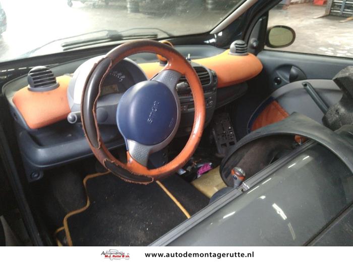 Smart Fortwo Coupé 0.7 Samochód złomowany (2004, Czarny)