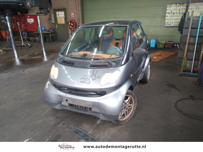 Smart Fortwo Coupé 0.7 Samochód złomowany (2004, Czarny)