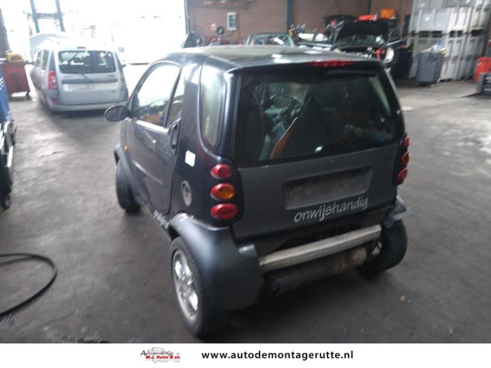 Smart Fortwo Coupé 0.7 Samochód złomowany (2004, Czarny)