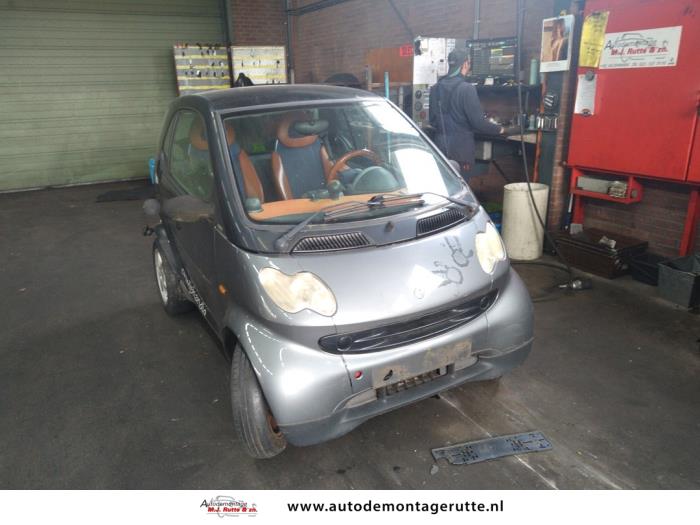 Smart Fortwo Coupé 0.7 Samochód złomowany (2004, Czarny)