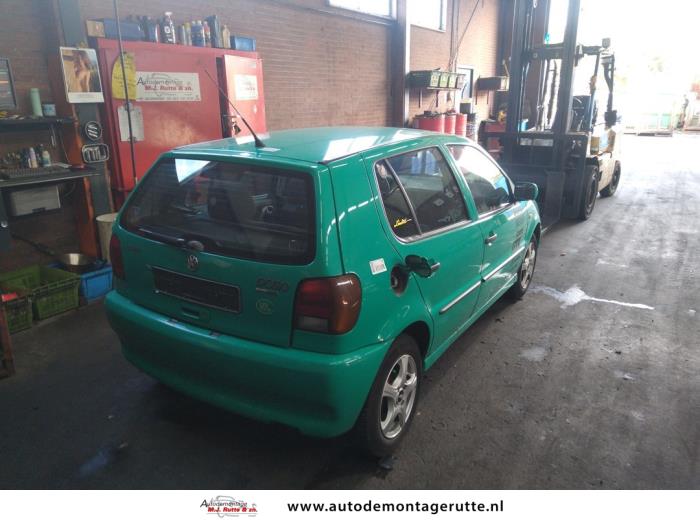 Volkswagen Polo III 1.6i 75 Samochód złomowany (1998, Zielony)