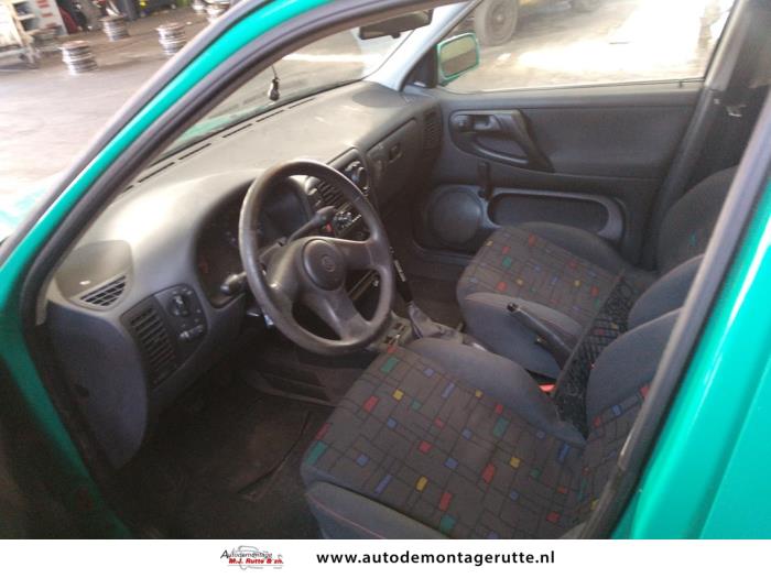 Volkswagen Polo III 1.6i 75 Samochód złomowany (1998, Zielony)