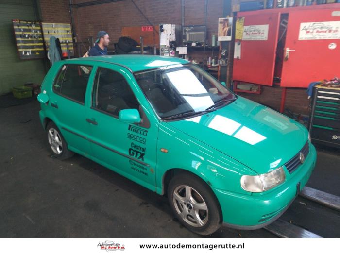Volkswagen Polo III 1.6i 75 Samochód złomowany (1998, Zielony)