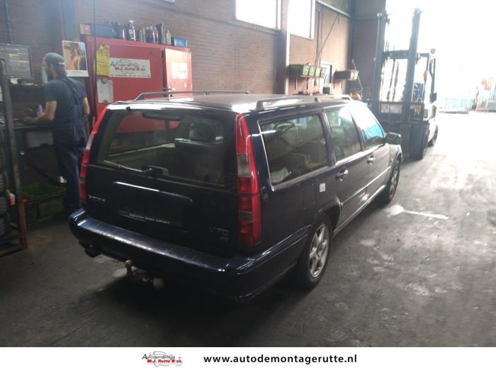 Volvo V70 2.5 10V Salvage vehicle (1998, Blue)