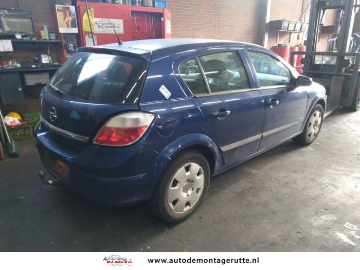 Opel Astra H 1.6 16V Twinport Skrotfordon (2004, BLAUW)