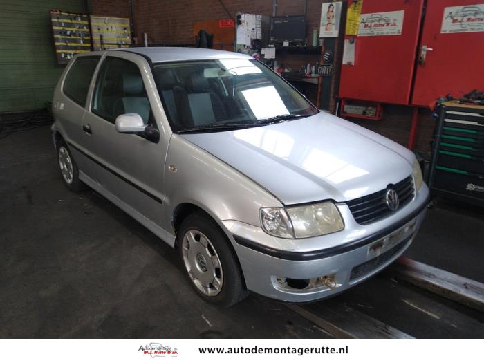 Volkswagen Polo III 1.4 16V 75 Vehículo de desguace (2001, Gris)
