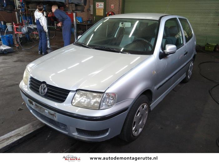 Volkswagen Polo III 1.4 16V 75 Vehículo de desguace (2001, Gris)