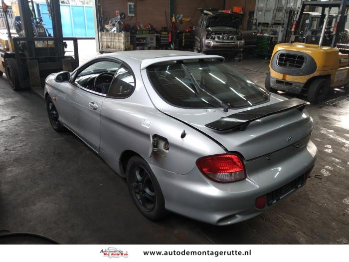 Hyundai Coupe 2.0i 16V Vehículo de desguace (2000, Gris)