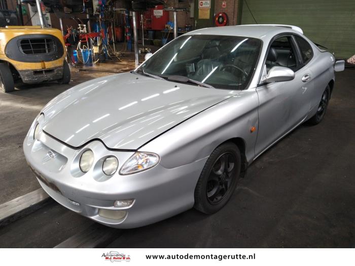 Hyundai Coupe 2.0i 16V Vehículo de desguace (2000, Gris)