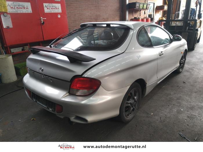 Hyundai Coupe 2.0i 16V Vehículo de desguace (2000, Gris)