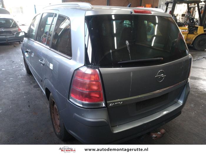 Opel Zafira 1.8 16V Ecotec Samochód złomowany (2007, Szary)