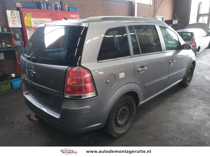 Opel Zafira 1.8 16V Ecotec Samochód złomowany (2007, Szary)