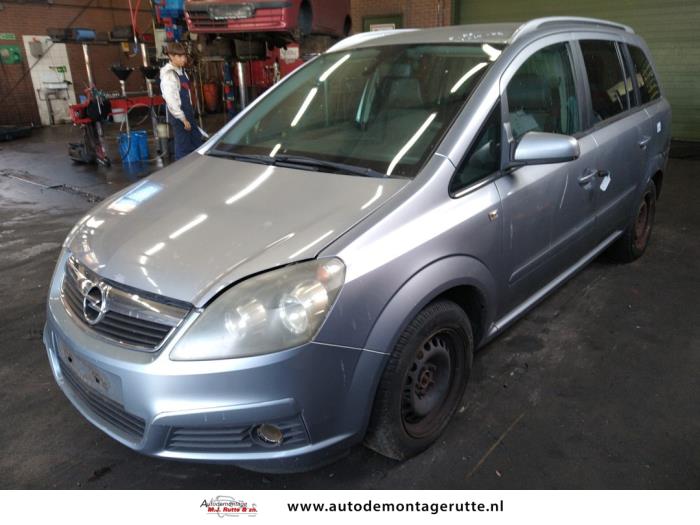 Opel Zafira 1.8 16V Ecotec Samochód złomowany (2007, Szary)