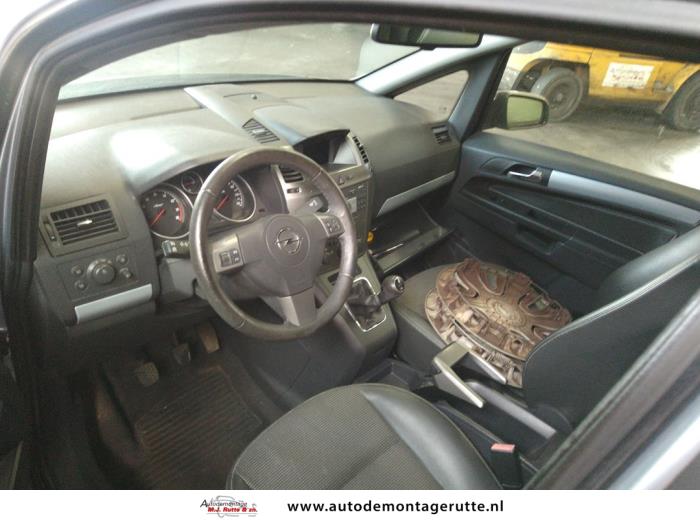 Opel Zafira 1.8 16V Ecotec Samochód złomowany (2007, Szary)