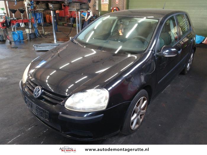 Volkswagen Golf V 1.6 FSI 16V Samochód złomowany (2006, Czarny)
