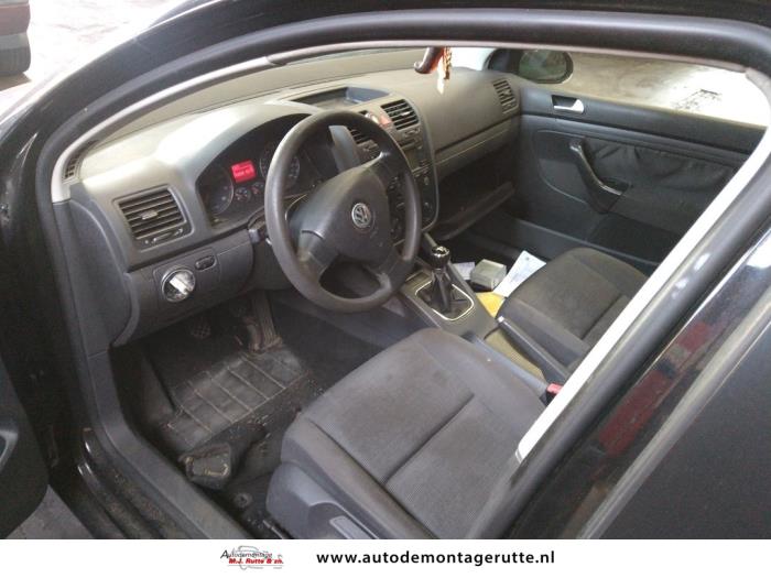 Volkswagen Golf V 1.6 FSI 16V Samochód złomowany (2006, Czarny)