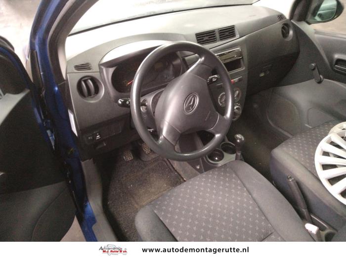 Daihatsu Cuore 1.0 12V DVVT Skrotfordon (2008, BLAUW)