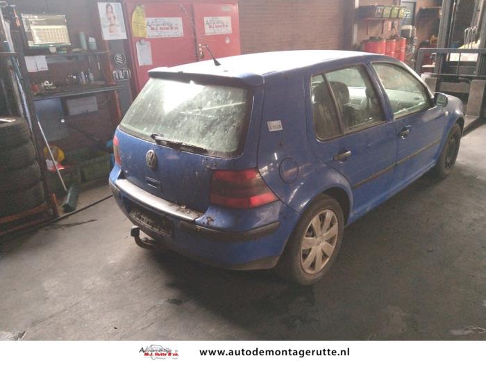 Volkswagen Golf IV 1.6 16V Salvage vehicle (2002, Blue)