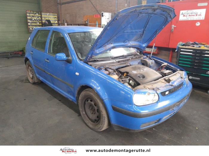 Volkswagen Golf IV 1.6 16V Salvage vehicle (2002, Blue)
