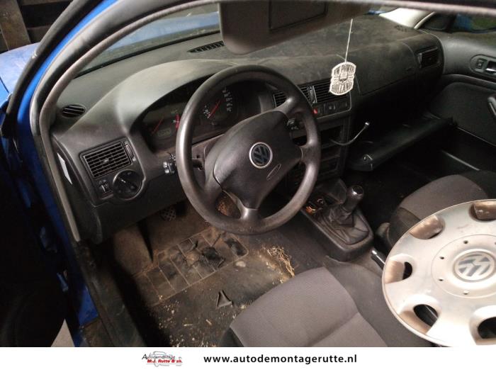 Volkswagen Golf IV 1.6 16V Salvage vehicle (2002, Blue)