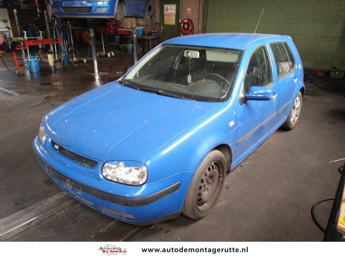 Volkswagen Golf IV 1.6 16V Salvage vehicle (2002, Blue)