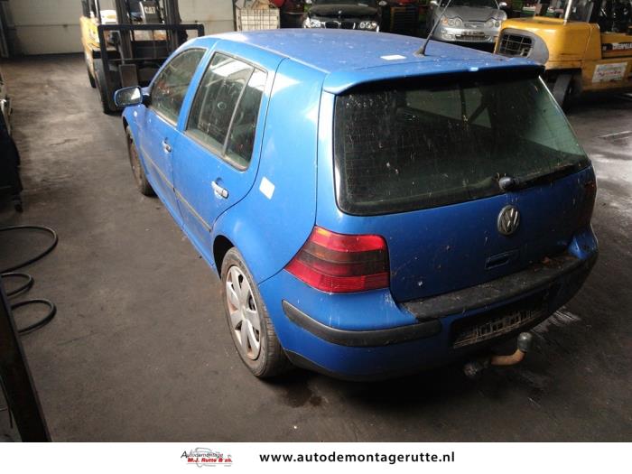Volkswagen Golf IV 1.6 16V Salvage vehicle (2002, Blue)