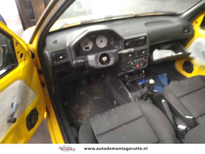 Peugeot 106 II 1.4 XN,XR,XT Vehículo de desguace (2002, Amarillo)