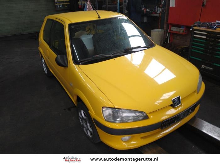 Peugeot 106 II 1.4 XN,XR,XT Vehículo de desguace (2002, Amarillo)
