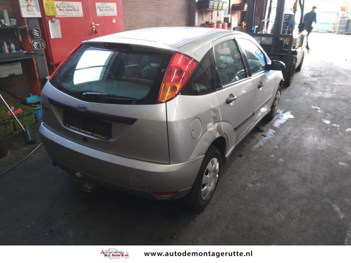 Ford Focus 1 1.4 16V Schrottauto (1999, Grau)