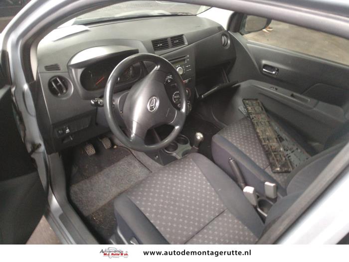 Daihatsu Cuore 1.0 12V DVVT Schrottauto (2009, Grau)