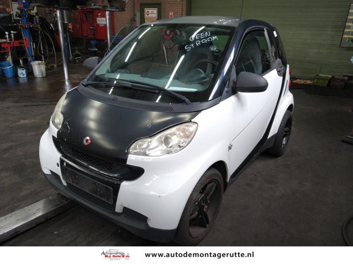 Smart Fortwo Coupé 1.0 45 KW Skrotfordon (2007, ZWART)