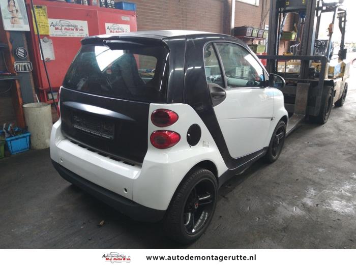 Smart Fortwo Coupé 1.0 45 KW Skrotfordon (2007, ZWART)