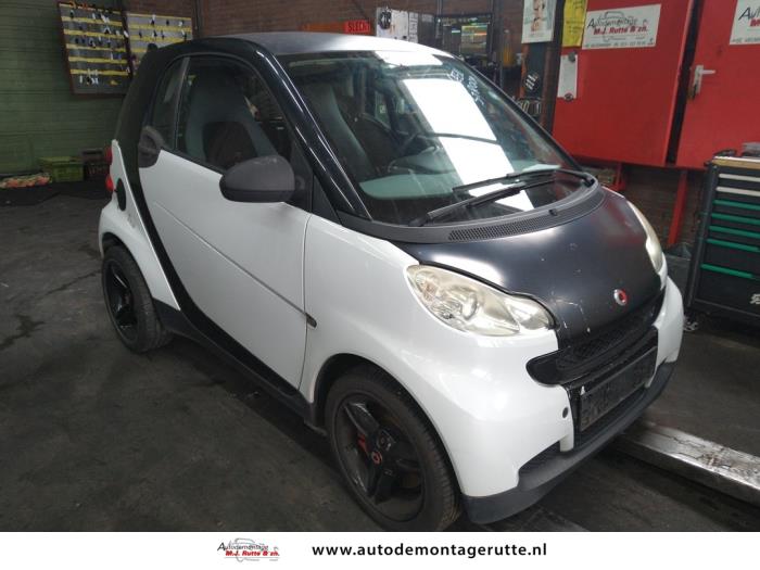 Smart Fortwo Coupé 1.0 45 KW Skrotfordon (2007, ZWART)