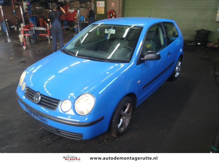 Volkswagen Polo IV 1.2 12V Skrotfordon (2002, BLAUW)