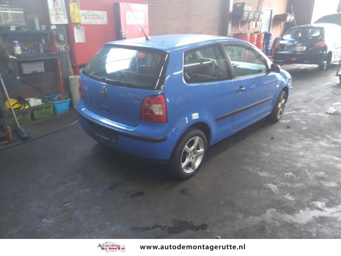 Volkswagen Polo IV 1.2 12V Skrotfordon (2002, BLAUW)