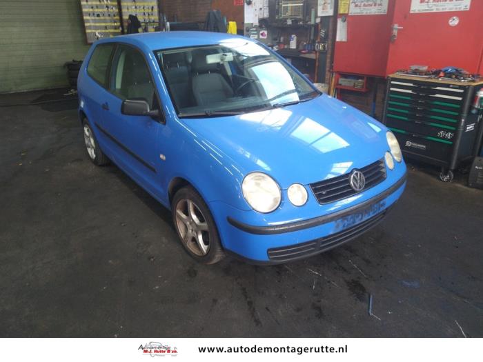 Volkswagen Polo IV 1.2 12V Skrotfordon (2002, BLAUW)