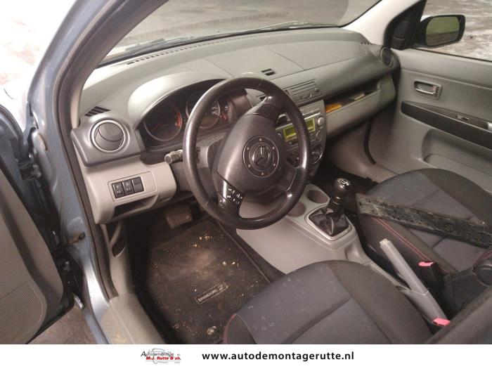 Mazda 2 1.4 16V Skrotfordon (2003, BLAUW)