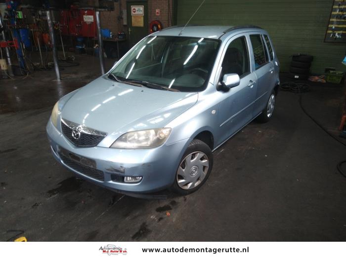 Mazda 2 1.4 16V Skrotfordon (2003, BLAUW)