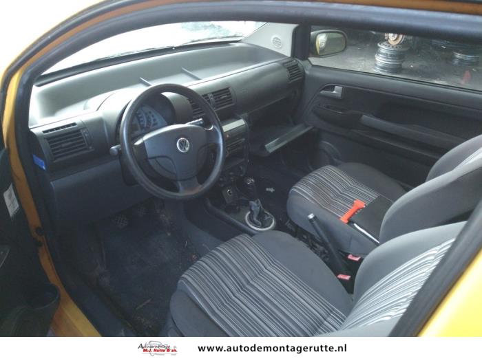 Volkswagen Fox 1.2 Skrotfordon (2006, GEEL)