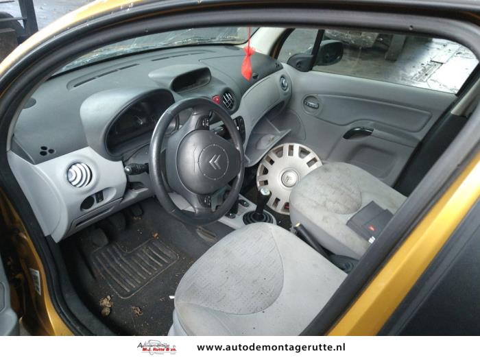 Citroen C3 1.4 Skrotfordon (2003, GEEL)