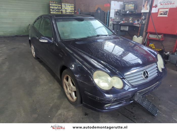 Mercedes C Sportcoupé 2.0 C-180 16V Vehículo de desguace (2001, Azul)