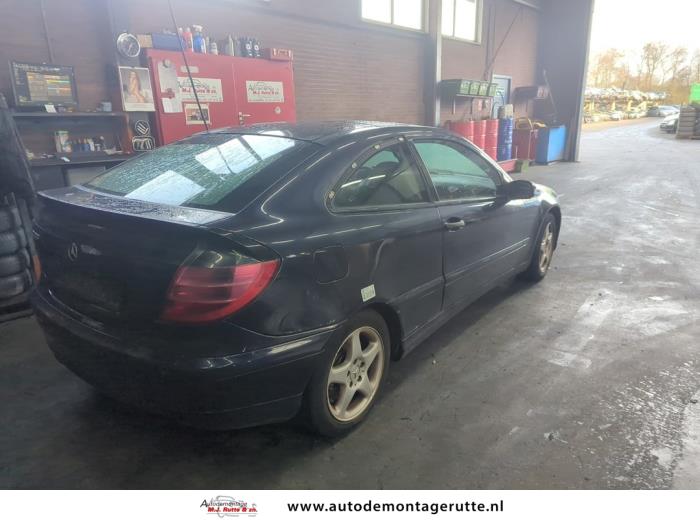 Mercedes C Sportcoupé 2.0 C-180 16V Vehículo de desguace (2001, Azul)