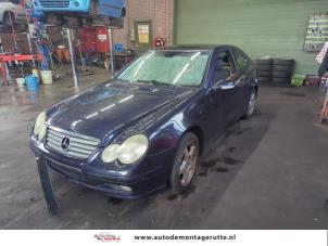 Mercedes C Sportcoupé 2.0 C-180 16V Vehículo de desguace (2001, Azul)