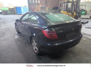 Mercedes C Sportcoupé 2.0 C-180 16V Vehículo de desguace (2001, Azul)