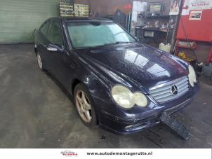 Mercedes C Sportcoupé 2.0 C-180 16V Vehículo de desguace (2001, Azul)