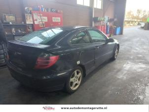 Mercedes C Sportcoupé 2.0 C-180 16V Vehículo de desguace (2001, Azul)