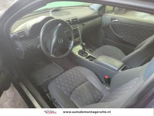Mercedes C Sportcoupé 2.0 C-180 16V Vehículo de desguace (2001, Azul)