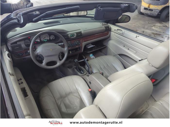 Chrysler Sebring Convertible 2.7 V6 24V Schrottauto (2003, Schwarz)