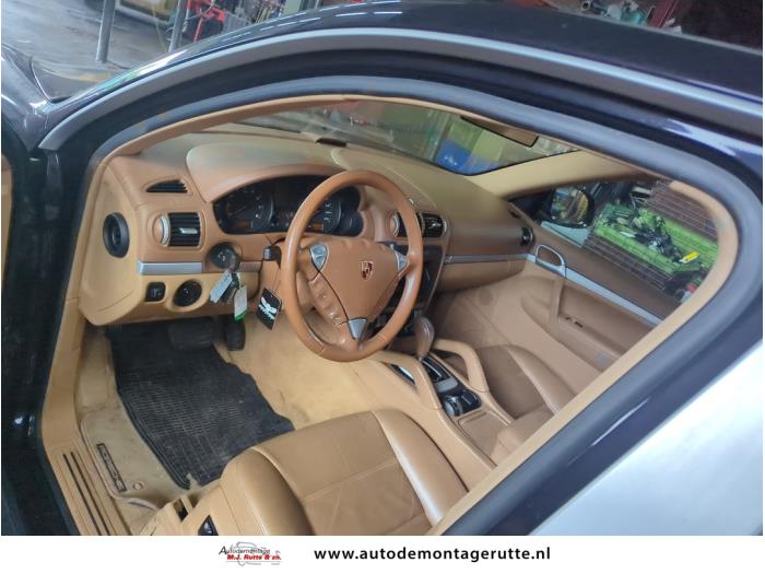 Porsche Cayenne 3.2 V6 24V Épave (2004, Noir)